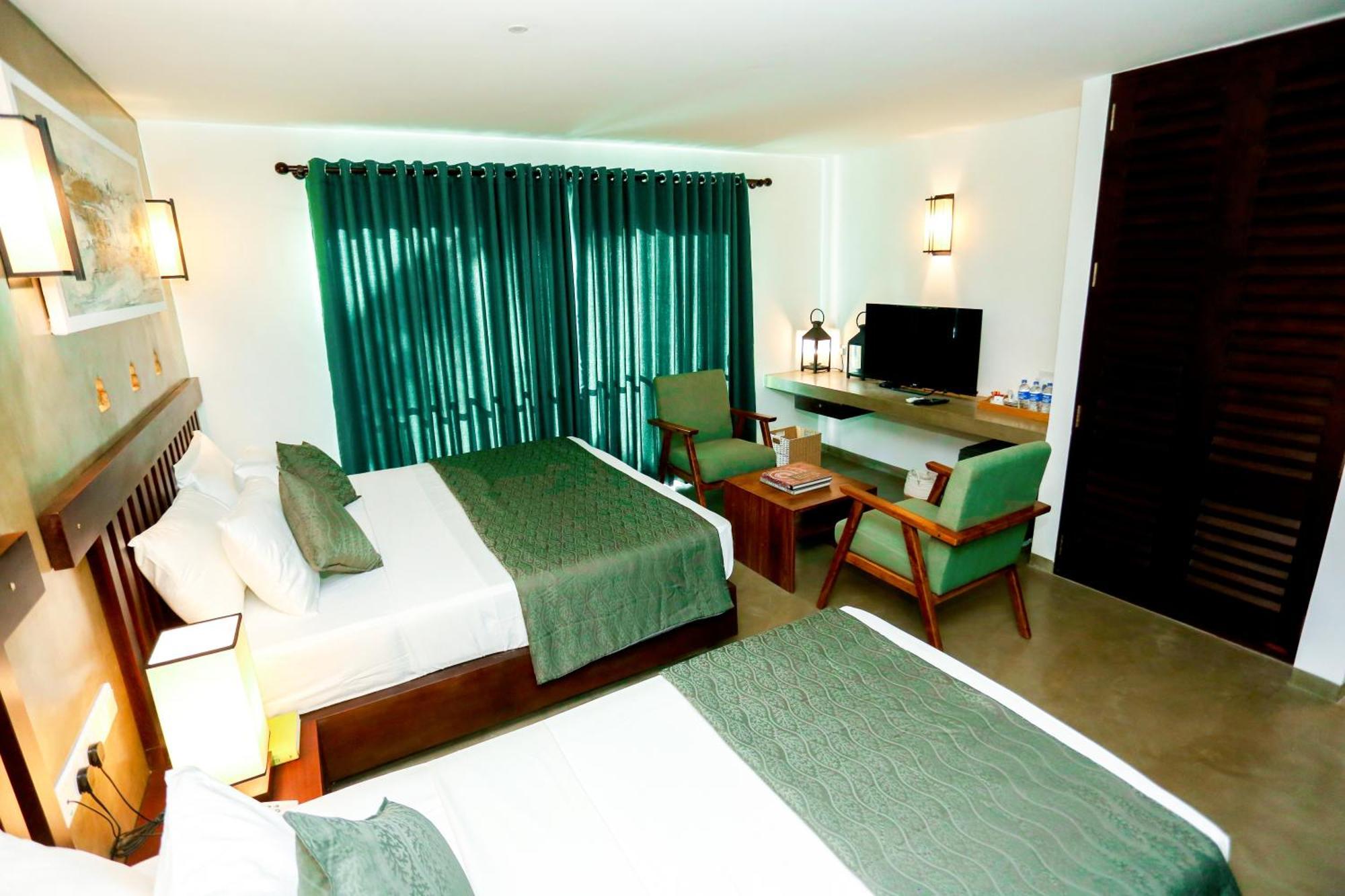 Riviera Tide Hotel Bentota Exterior photo